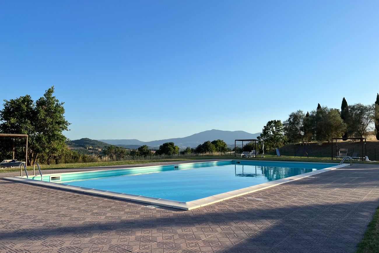 SR Retreat pool mountain view