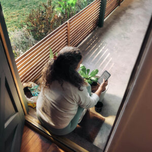 SG Health Lady balcony phone